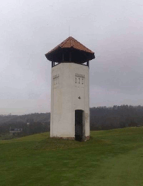 373 Vyhlídková věž na golfovém hřišti ve Slavkově